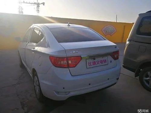 比德文m8纯电动汽车2018