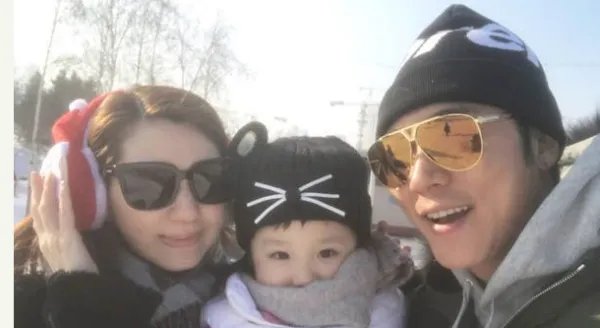 洪欣张丹峰差几岁两人为何会结婚？