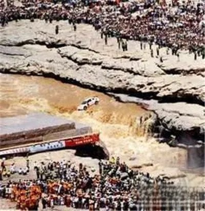 柯受良飞越黄河视频怎么回事 为什么飞越黄河?开的什么车