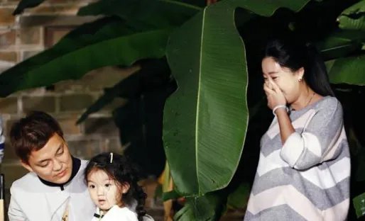 阿拉蕾的父母是谁?