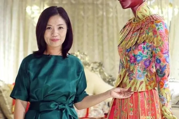 中国十大著名服装设计师,郭培上榜,第五被誉为红毯第一人