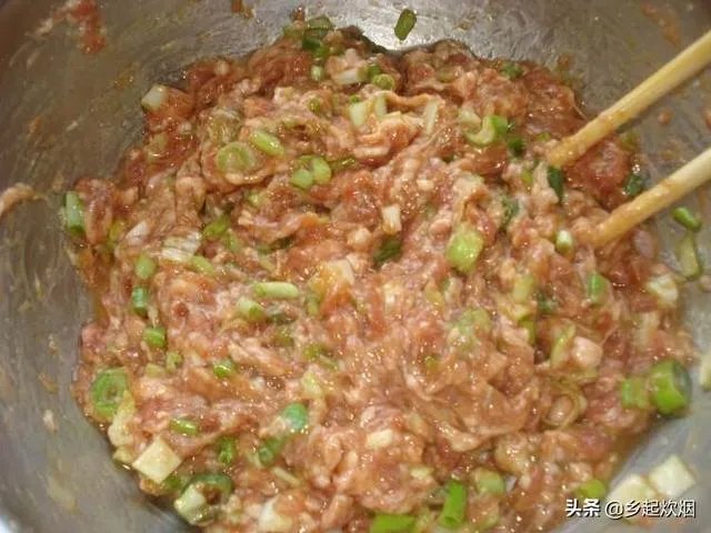 芹菜猪肉馅水饺的做法步骤图，怎么做好吃？