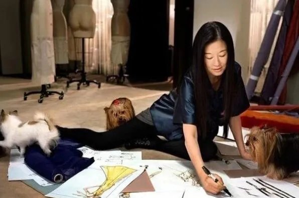 中国十大著名服装设计师,郭培上榜,第五被誉为红毯第一人
