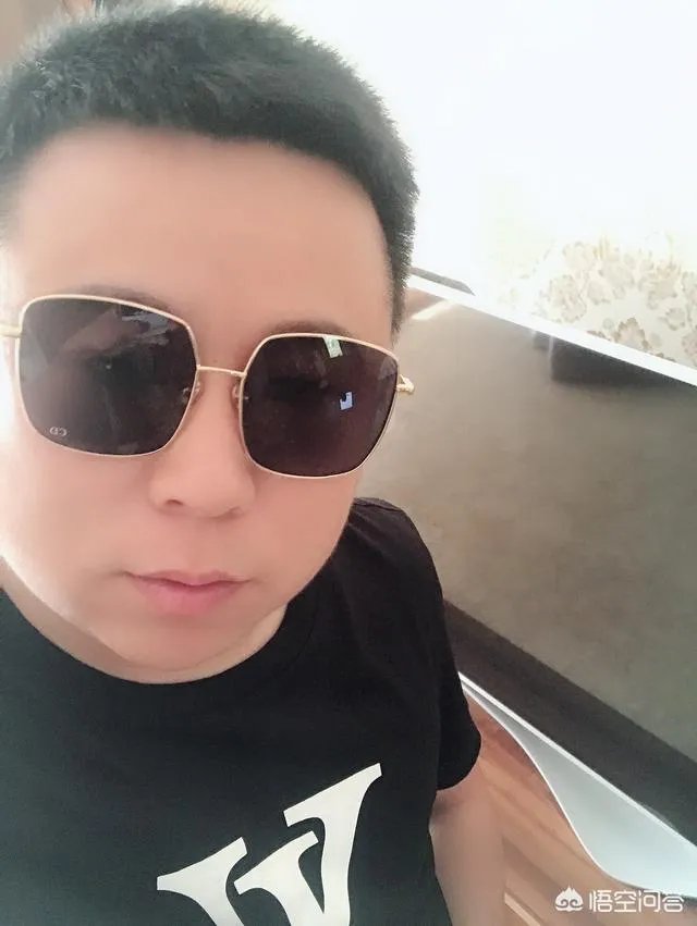 圆脸适合什么形状的眼镜框架?