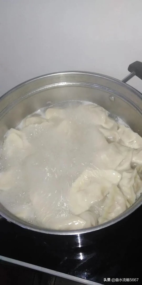 芹菜猪肉馅水饺的做法步骤图，怎么做好吃？