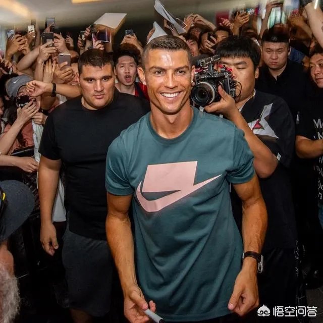 C罗魅力难挡，王大雷妻子直言他突然走过来的时候，自己激动得差点晕过去，你怎么看？