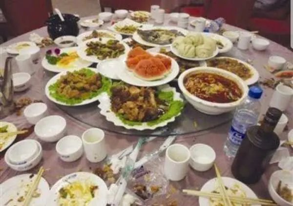 贵州一村立村规:红白事只能三菜一汤,那不够吃怎么办?
