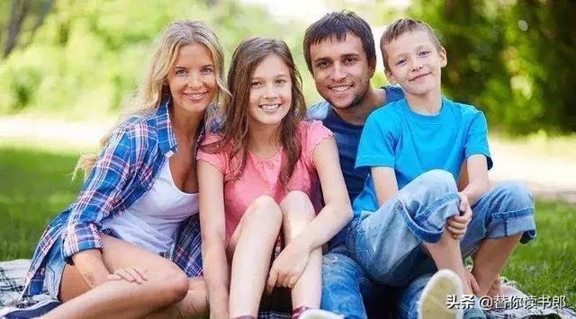 当今社会,为什么出了一些伪富二代?如何才能教育好孩子的三观?