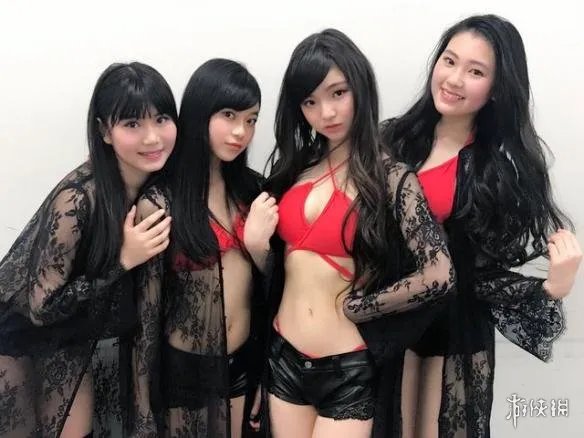 日本小学生女团复出泳衣秀 身材发育的也太好了吧！