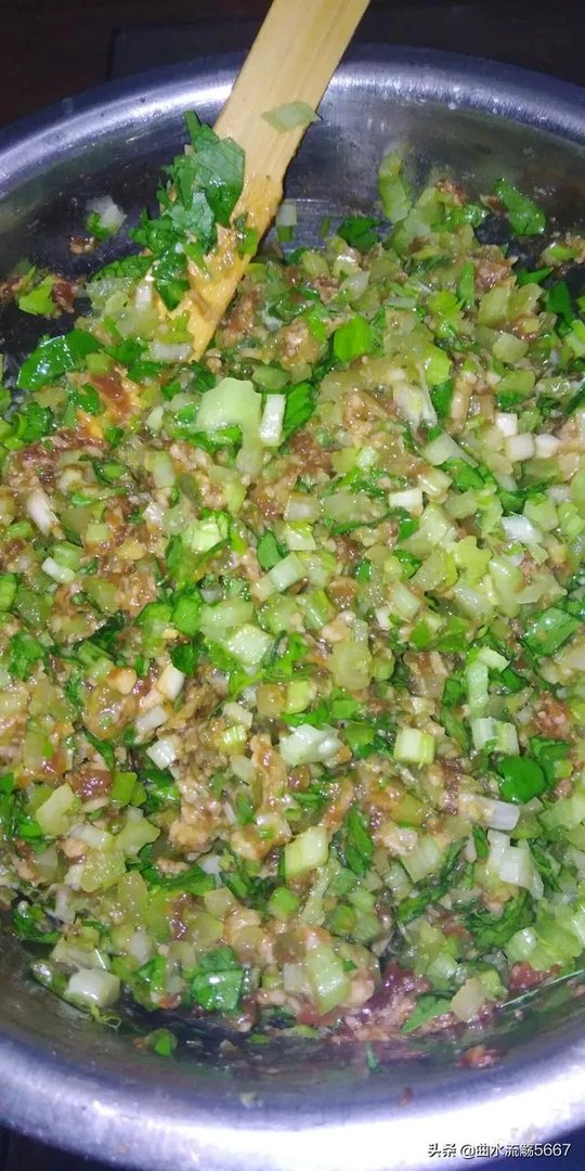 芹菜猪肉馅水饺的做法步骤图，怎么做好吃？