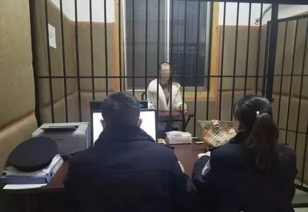 西成高铁开首张吸烟罚单被罚多少?