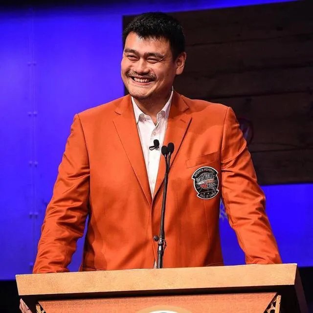姚明入选名人堂,他在NBA历史上能排第几?