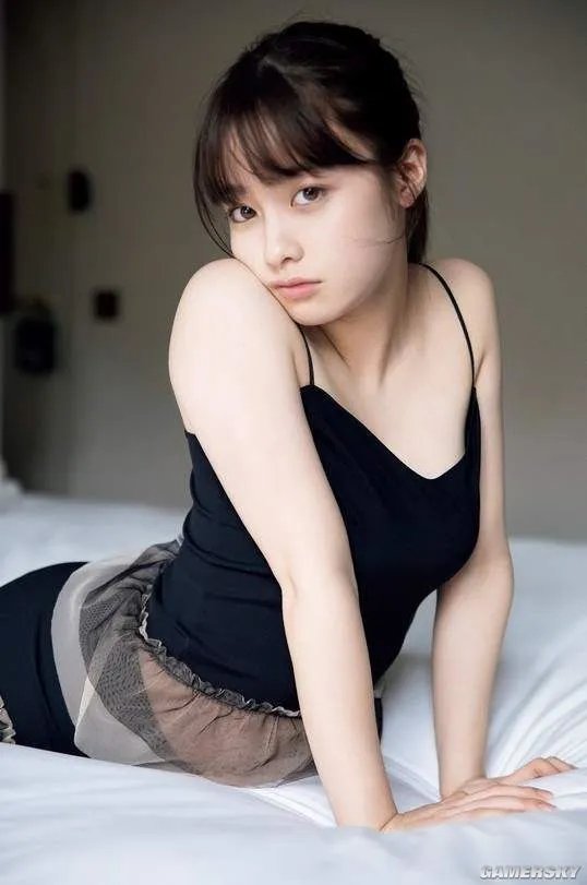桥本环奈写真再出新美照 床上私房照小露性感